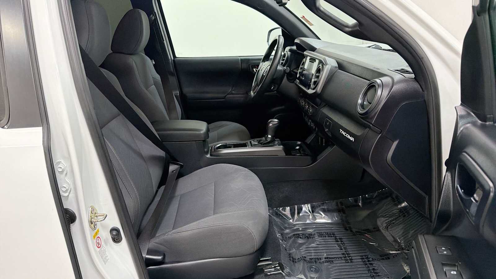 Certified 2019 Toyota Tacoma TRD Sport w/ Technology Package AWD/4WD image 29