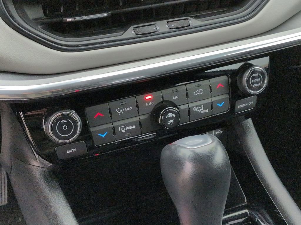 Used 2023 Jeep Compass Limited image 21