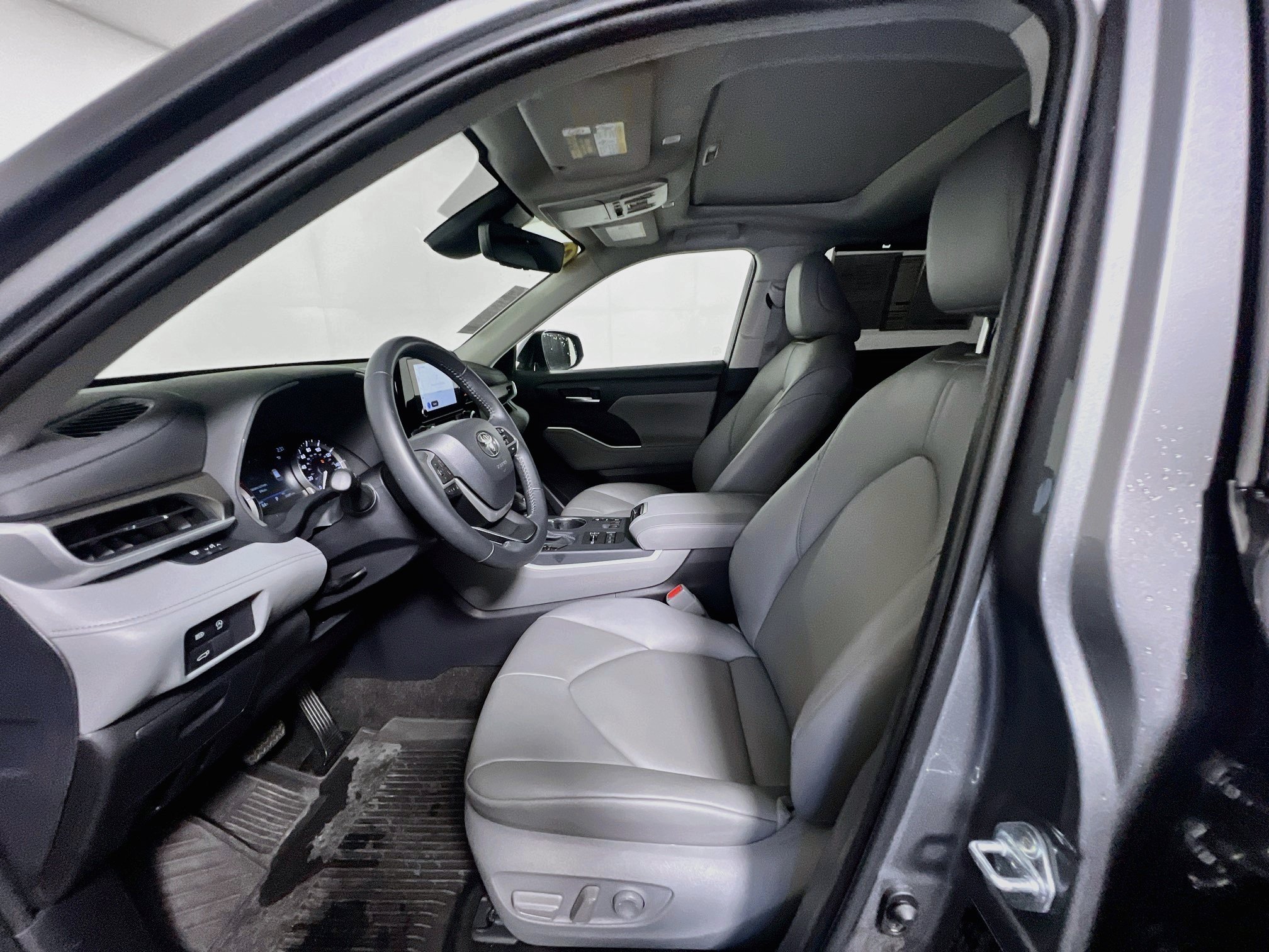 Used 2026 Toyota Highlander XLE AWD/4WD image 14