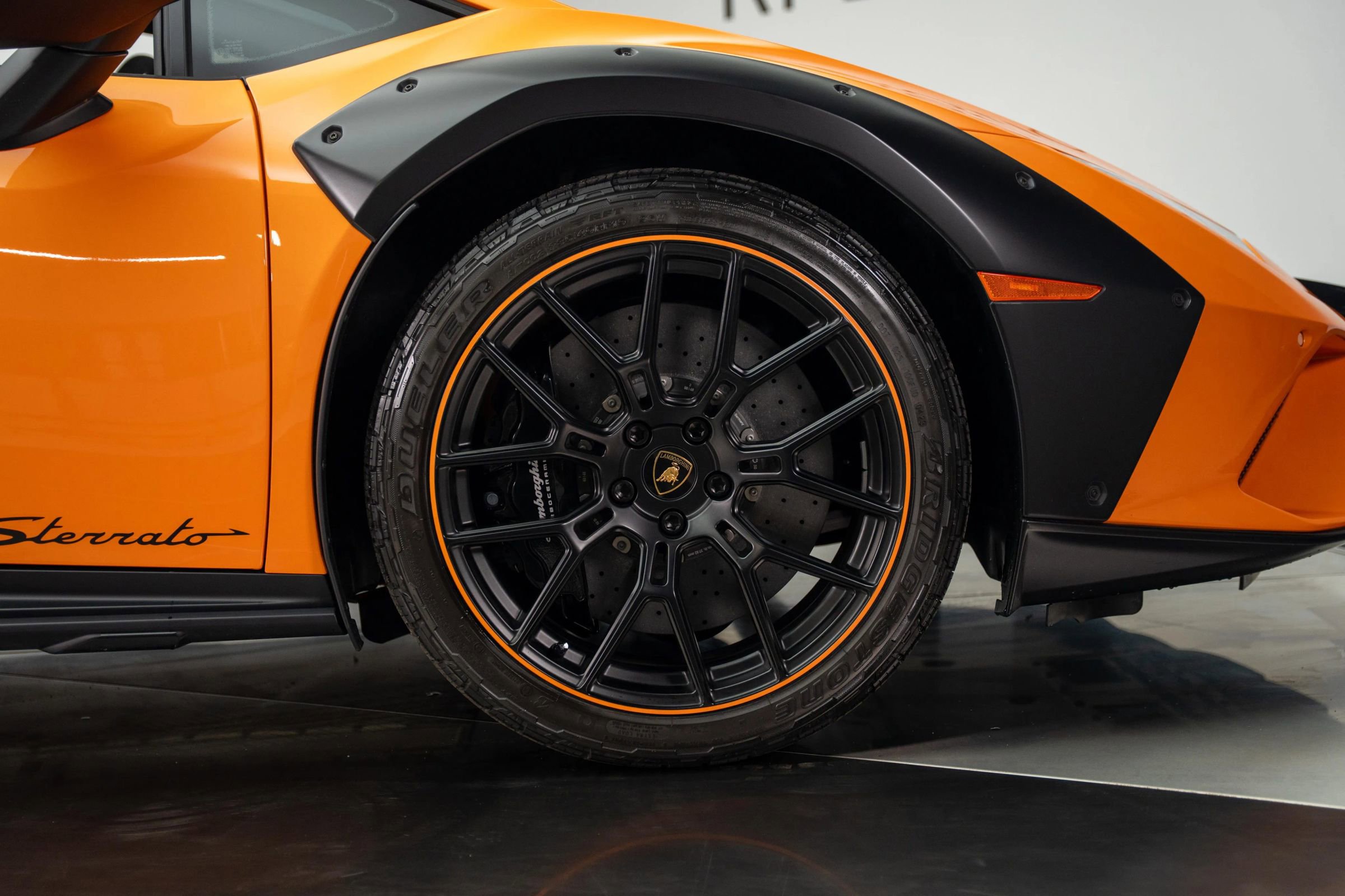 Used 2023 Lamborghini Huracan Sterrato image 22