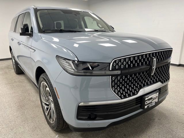 Used 2025 Lincoln Navigator L Reserve image 2