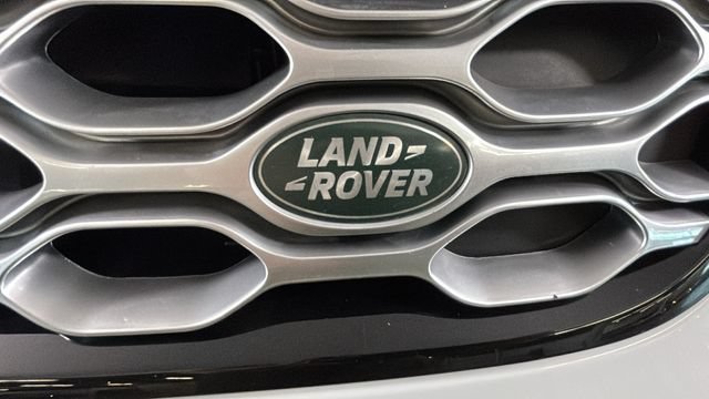 Used 2024 Land Rover Discovery S AWD/4WD image 8