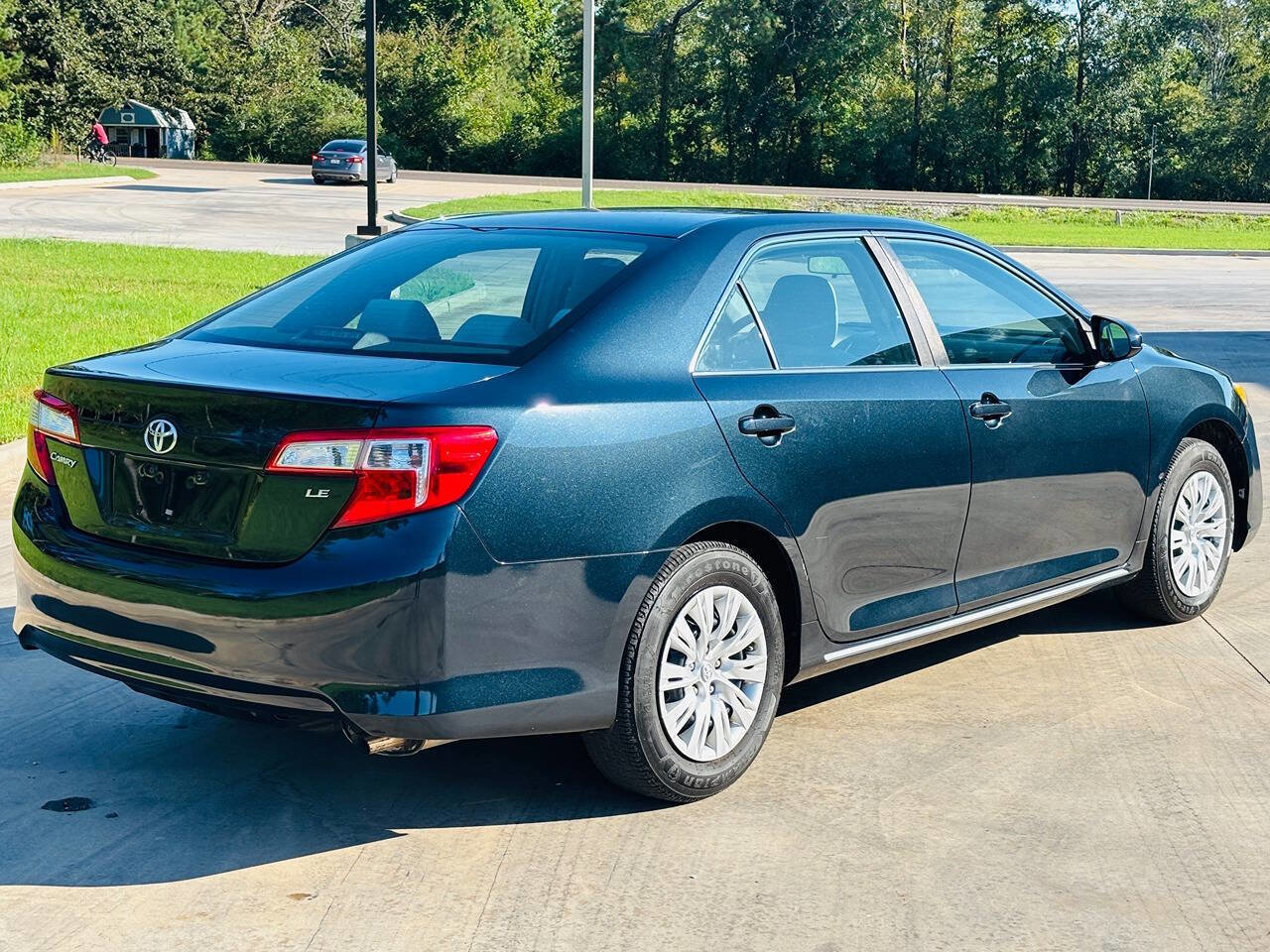 Used 2014 Toyota Camry LE image 6