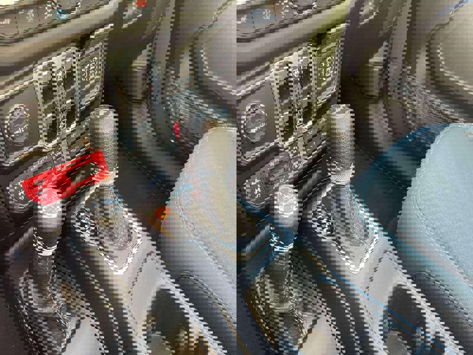 Used 2024 Jeep Wrangler Unlimited Rubicon 4xe image 30