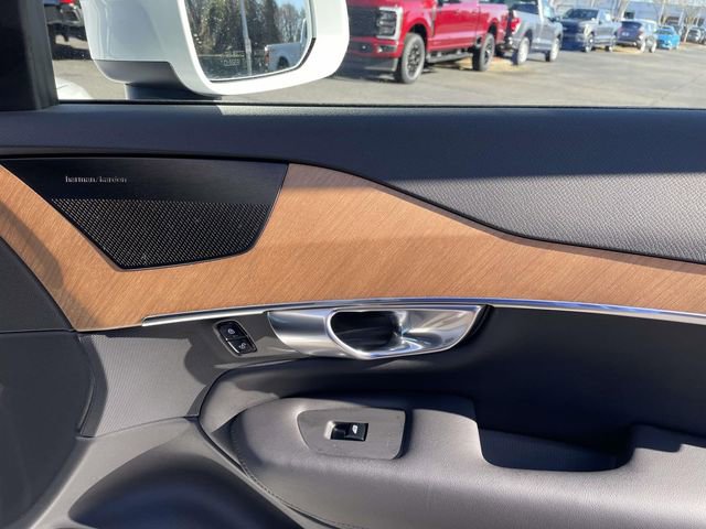 Used 2025 Volvo XC90 B6 Plus image 28