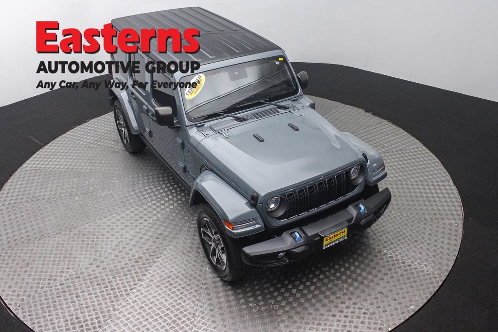 Used 2024 Jeep Wrangler Unlimited w/ Convenience Group AWD/4WD image 3