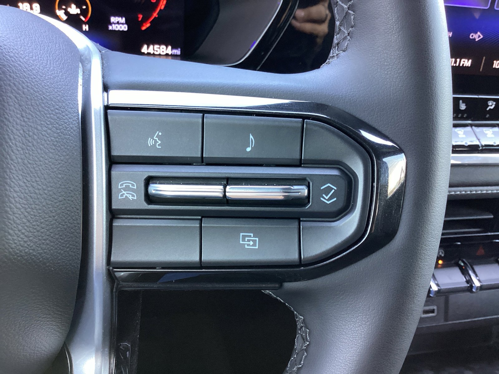 Used 2024 Chevrolet Colorado LT w/ LT Convenience Package II image 19