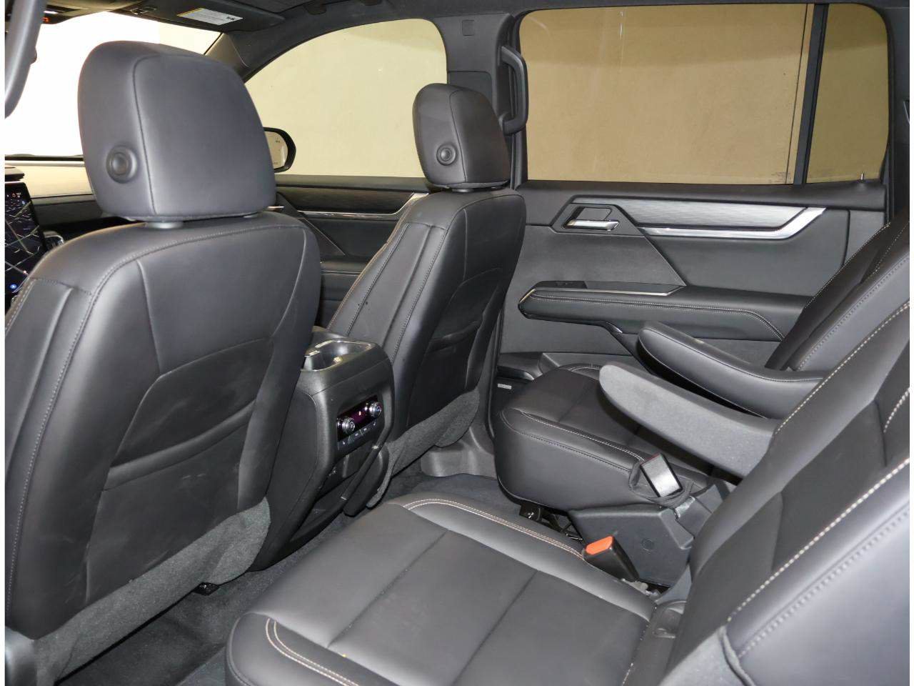 Used 2025 GMC Acadia Elevation w/ Super Cruise Package AWD/4WD image 15