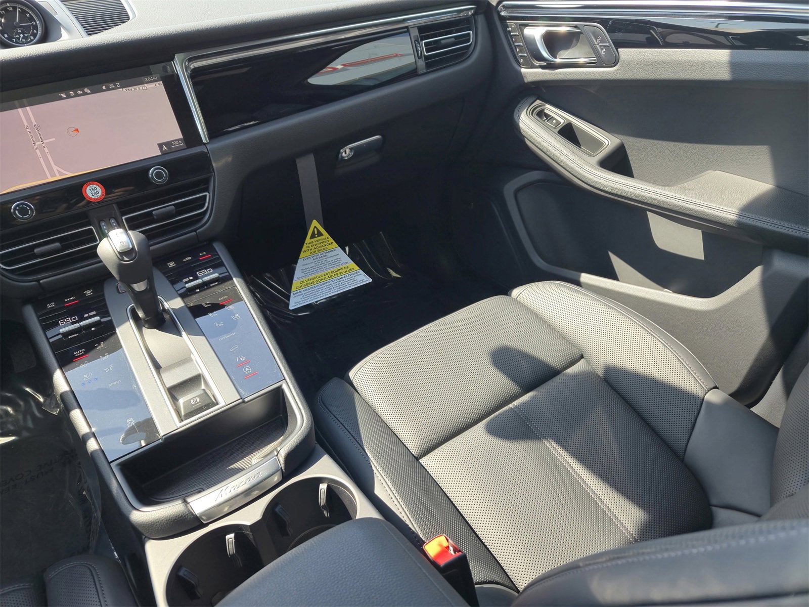 Certified 2025 Porsche Macan image 20