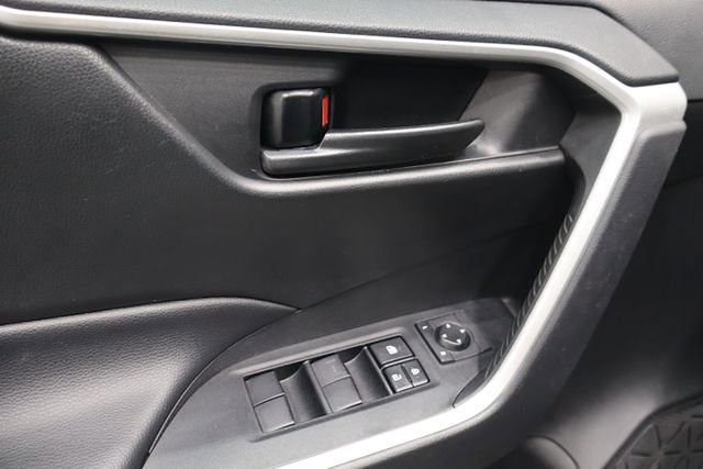 Used 2021 Toyota RAV4 LE image 15