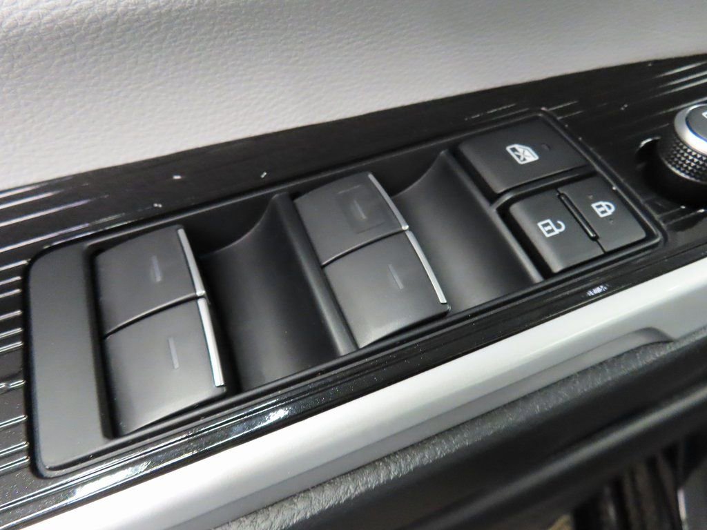 Used 2025 Toyota Sienna XSE image 52