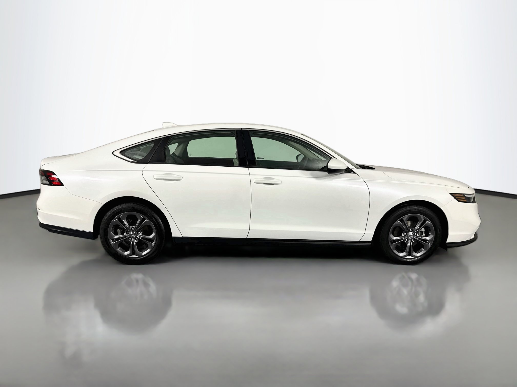 Certified 2023 Honda Accord EX image 4