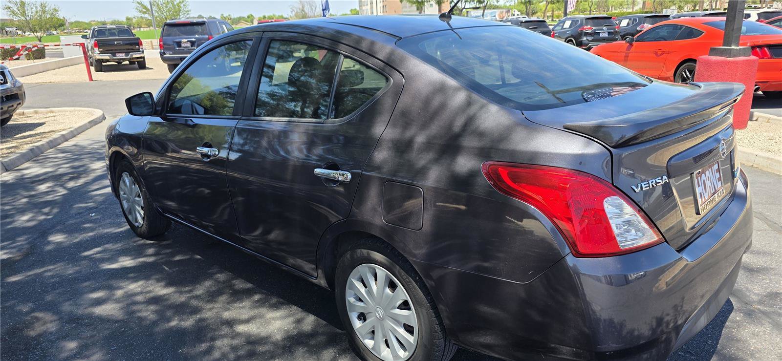 Used 2015 Nissan Versa SV FWD image 7