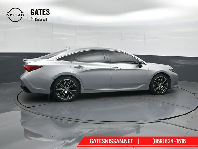 Used 2019 Toyota Avalon XSE FWD image 3