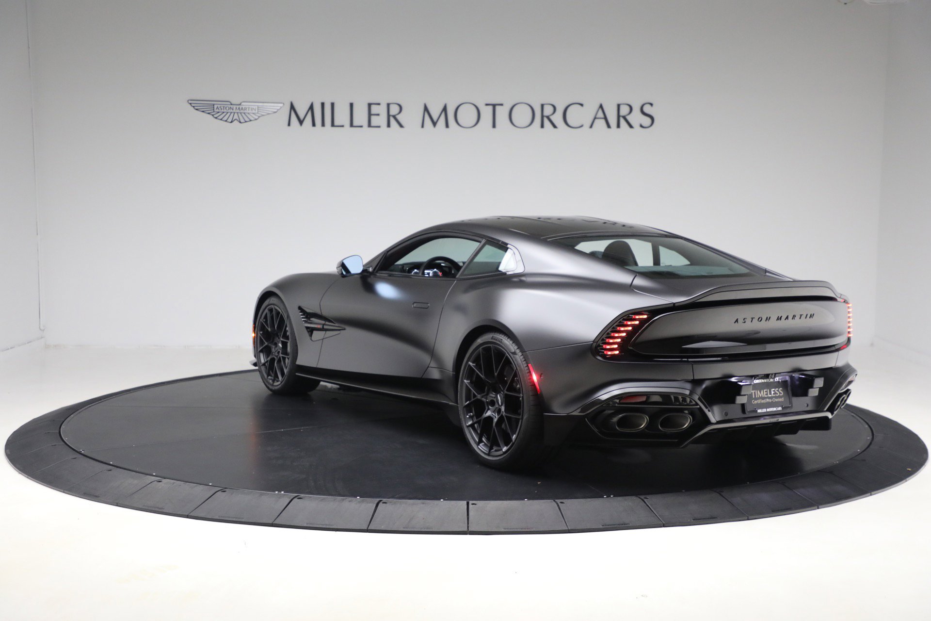 Used 2025 Aston Martin Vanquish image 5