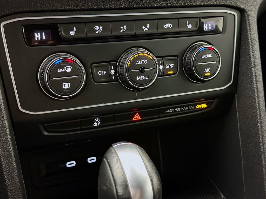 Used 2021 Volkswagen Atlas Cross Sport SE image 18