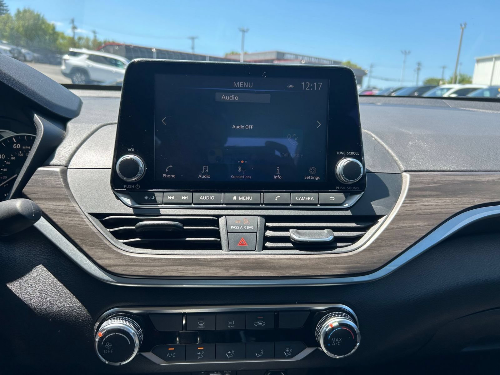 Used 2025 Nissan Altima 2.5 SV FWD image 14