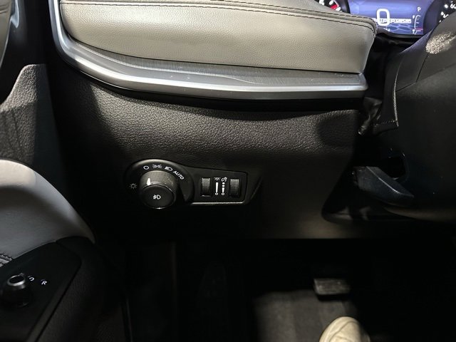 Used 2025 Jeep Compass Limited image 20