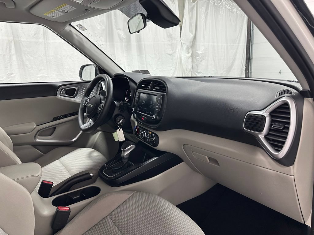 Used 2023 Kia Soul LX w/ LX Technology Package FWD image 61