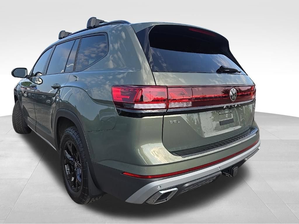 Used 2024 Volkswagen Atlas Peak Edition SEL AWD/4WD image 3