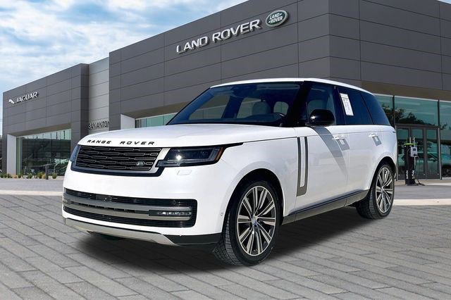 Used 2023 Land Rover Range Rover SE image 1