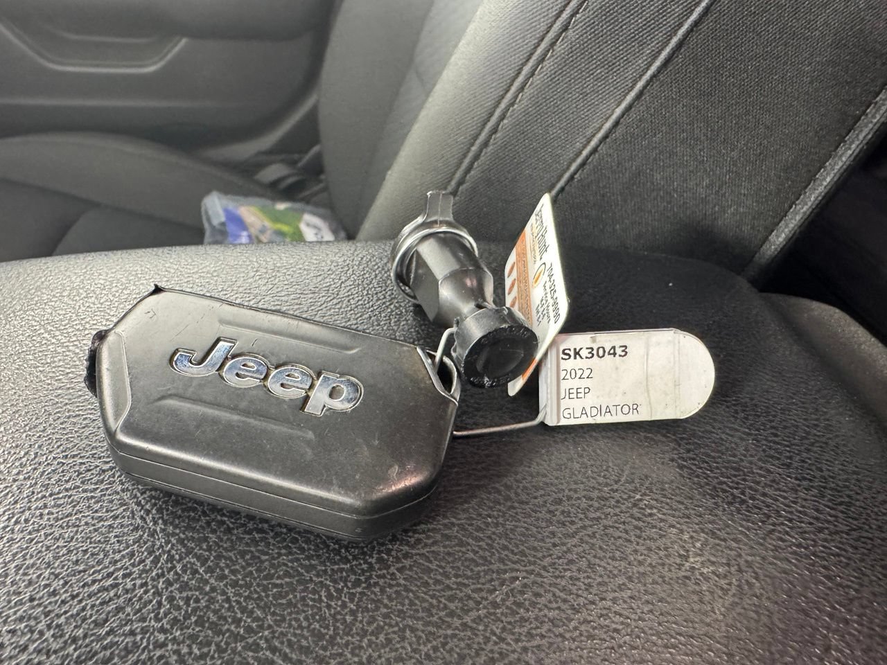Used 2022 Jeep Gladiator Sport AWD/4WD image 3