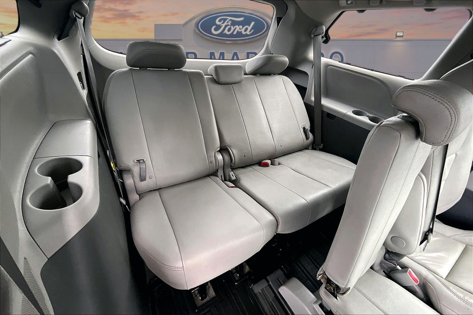 Used 2018 Toyota Sienna XLE w/ XLE Navigation Package FWD image 26