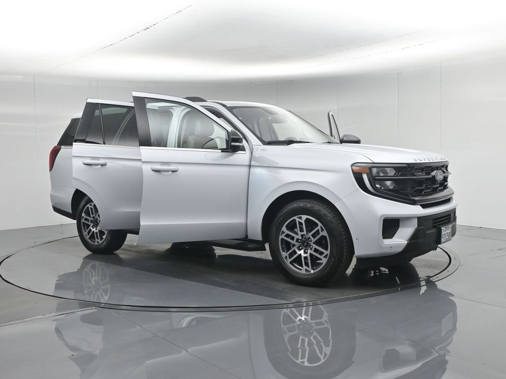 Used 2025 Ford Expedition Active image 39
