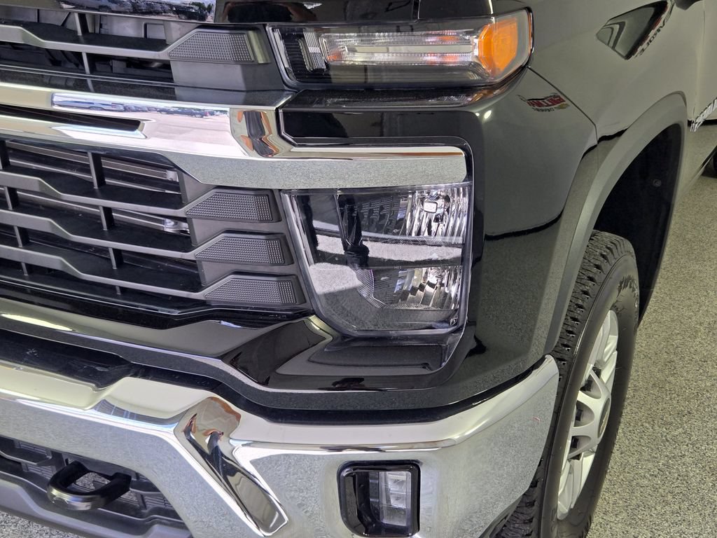 Used 2025 Chevrolet Silverado 2500 LT AWD/4WD image 10