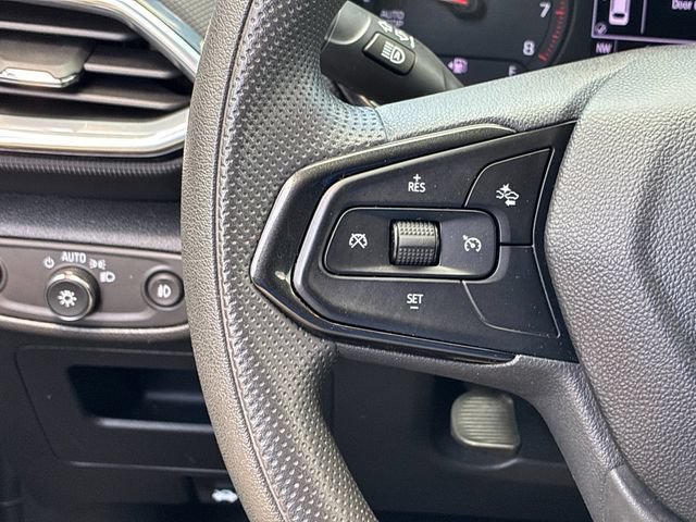 Used 2023 Chevrolet TrailBlazer LT w/ LPO, Blackout Package FWD image 23