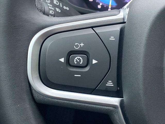 Used 2022 Volvo XC60 B5 Momentum image 19