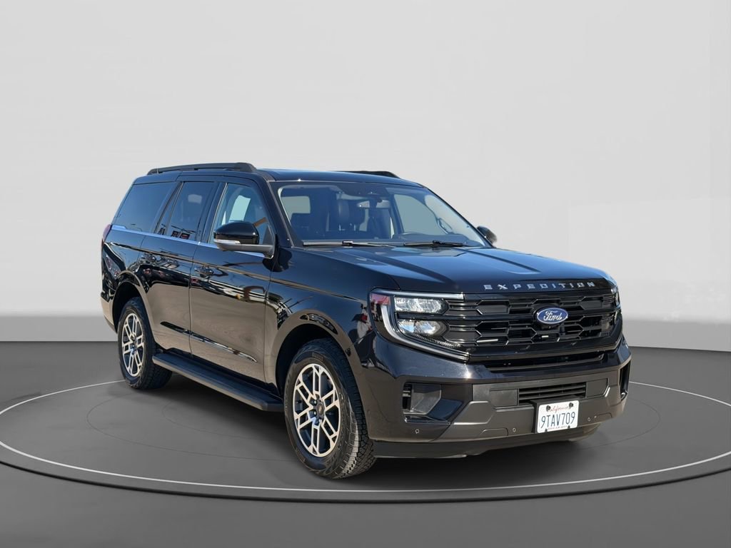 Certified 2025 Ford Expedition Active image 4