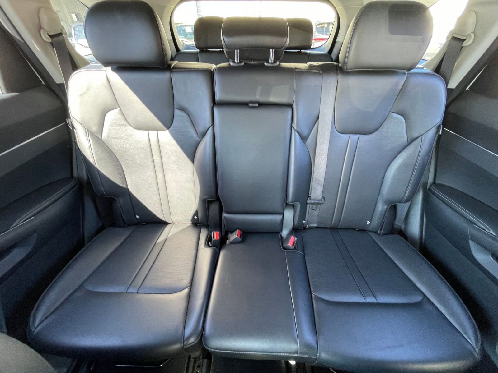 Used 2024 Kia Sorento S AWD/4WD image 41