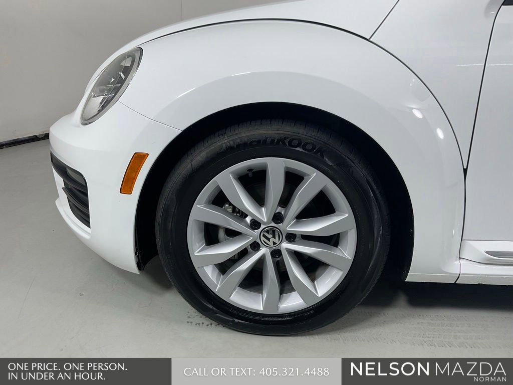 Used 2017 Volkswagen Beetle 1.8T Classic FWD image 10