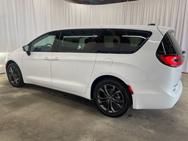 New 2026 Chrysler Pacifica Select image 5