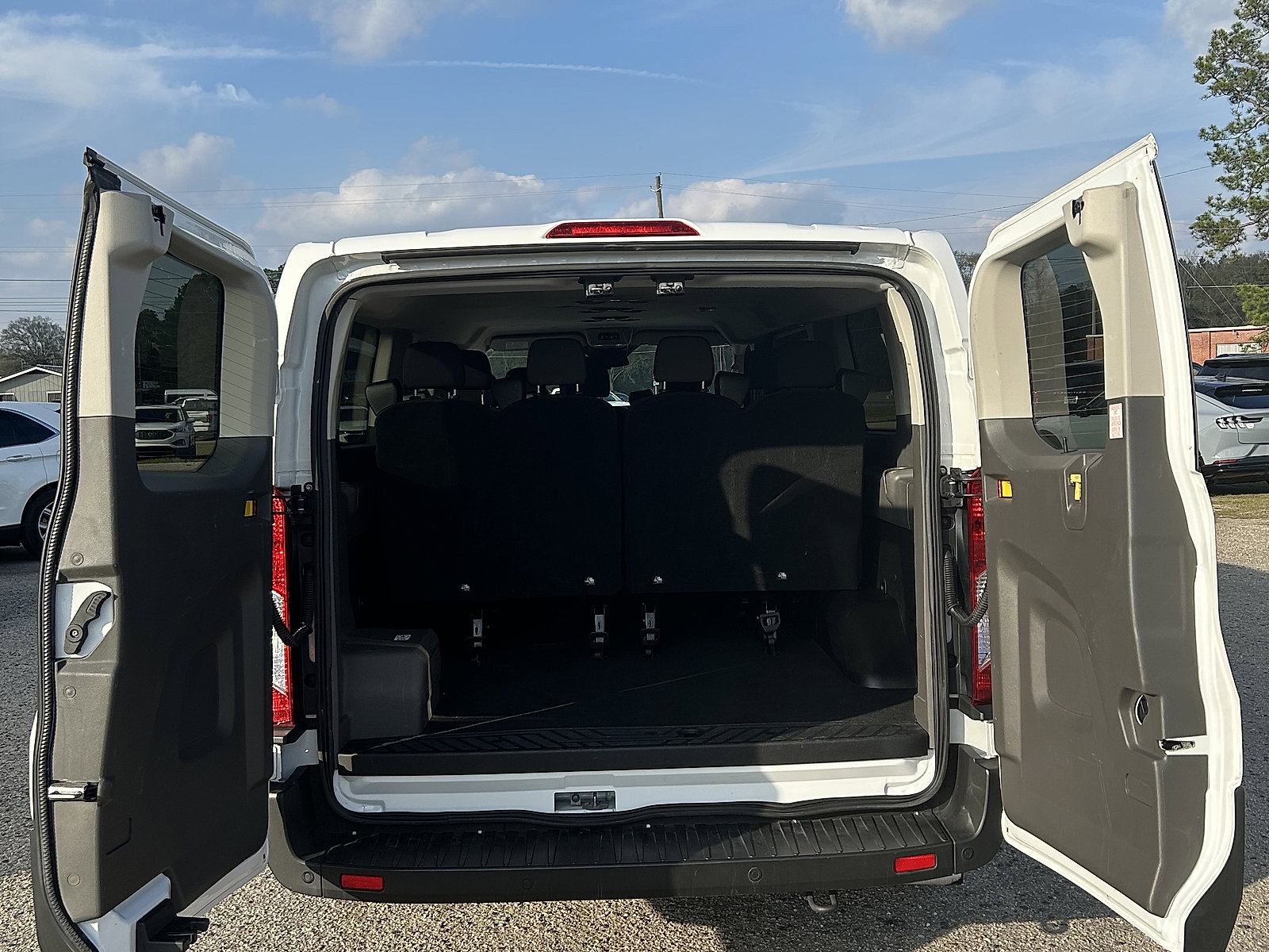 Used 2023 Ford Transit 350 XLT image 5