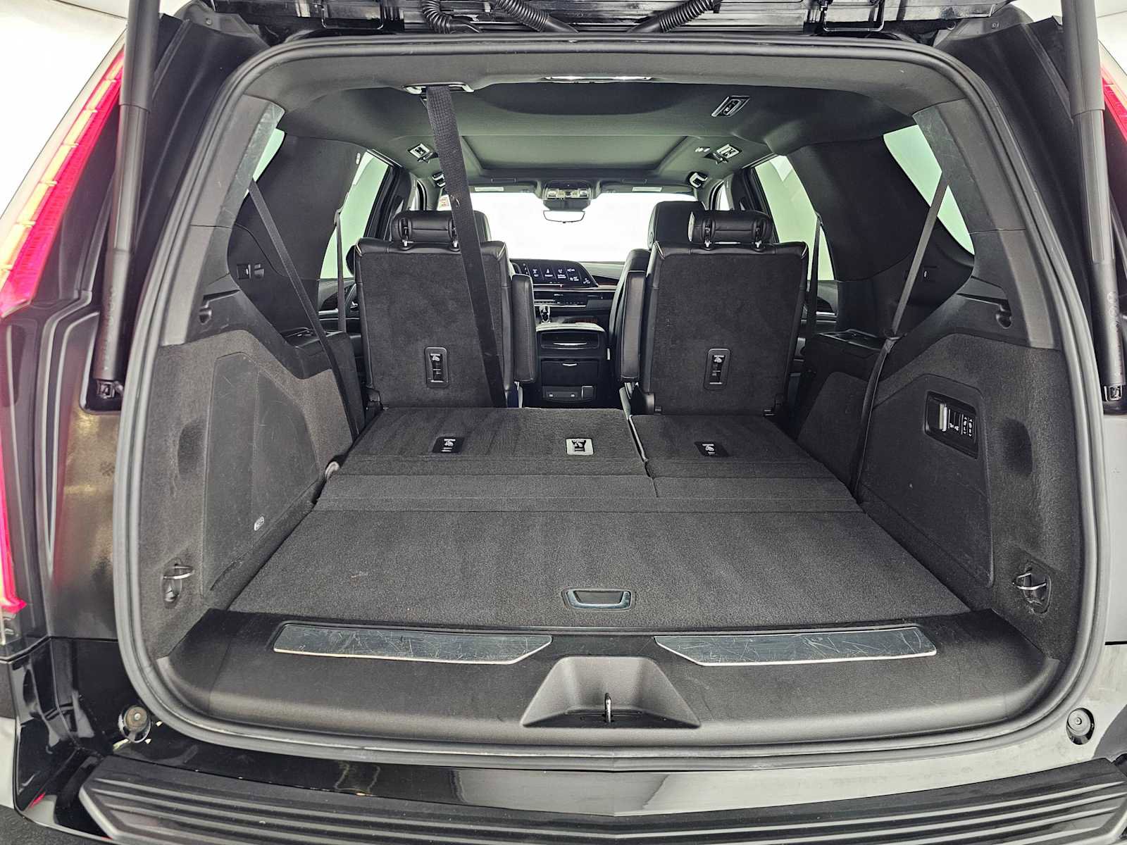 Used 2023 Cadillac Escalade Premium Luxury image 16