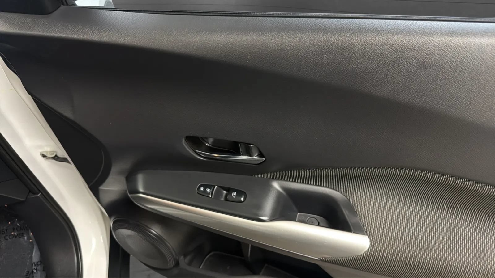 Used 2018 Nissan Kicks SV FWD image 17