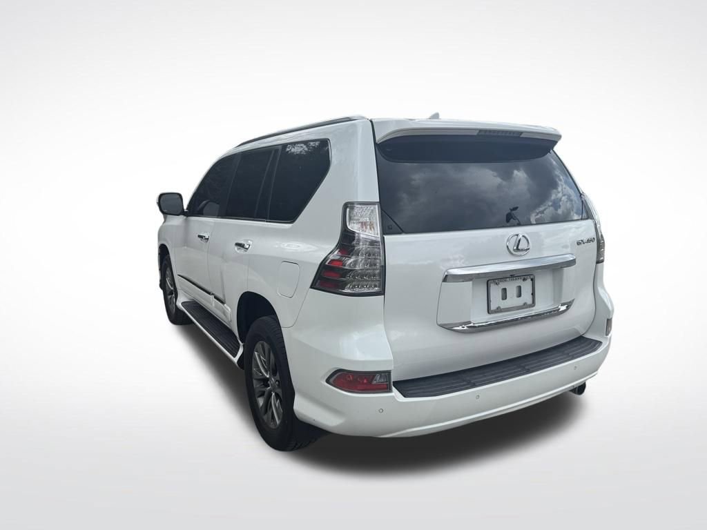 Used 2016 Lexus GX 460 Luxury w/ Preferred Accessory Package image 3