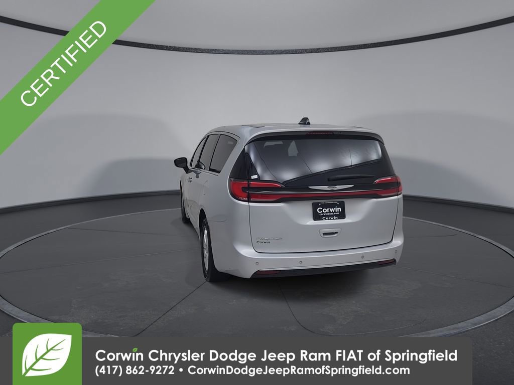 Used 2024 Chrysler Pacifica Touring-L FWD image 12