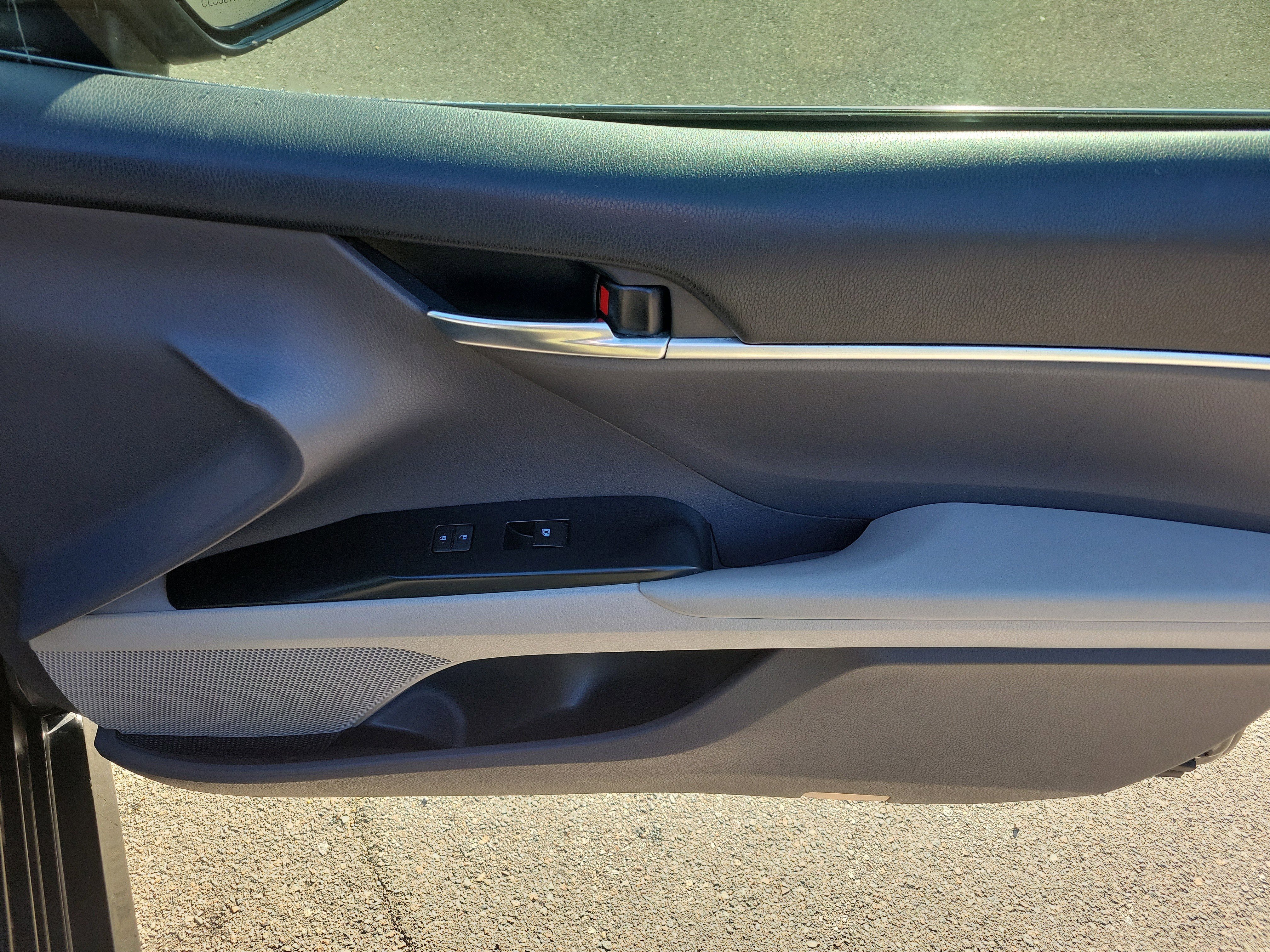 Used 2018 Toyota Camry LE image 9