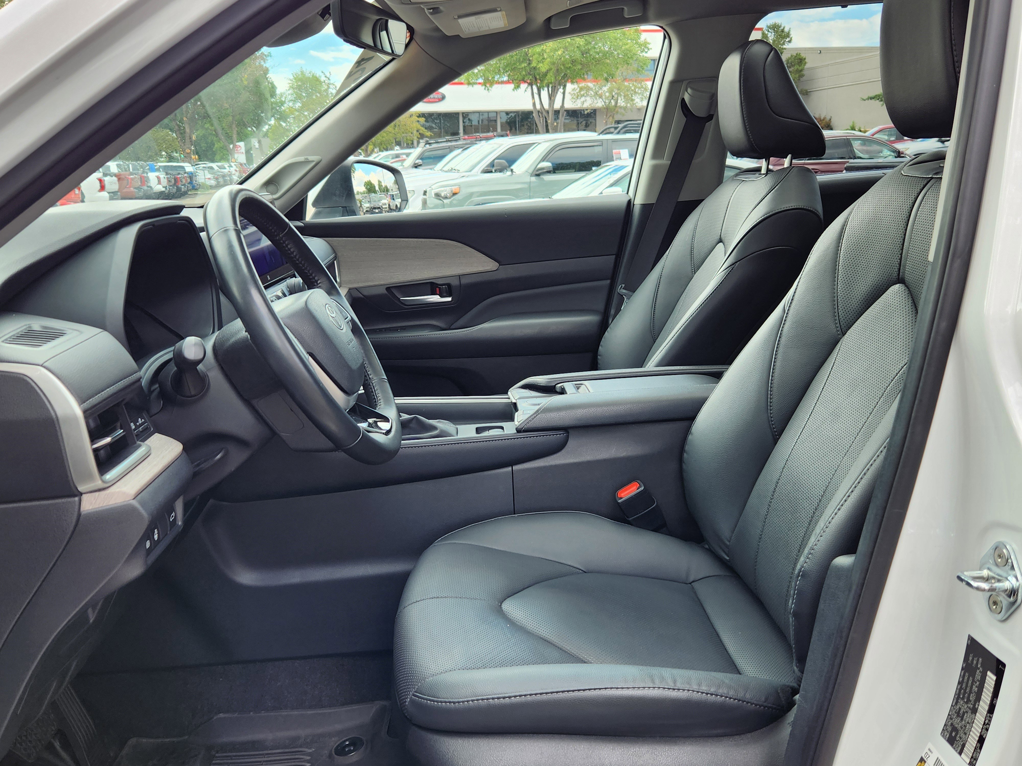 Used 2024 Toyota Grand Highlander Limited image 9