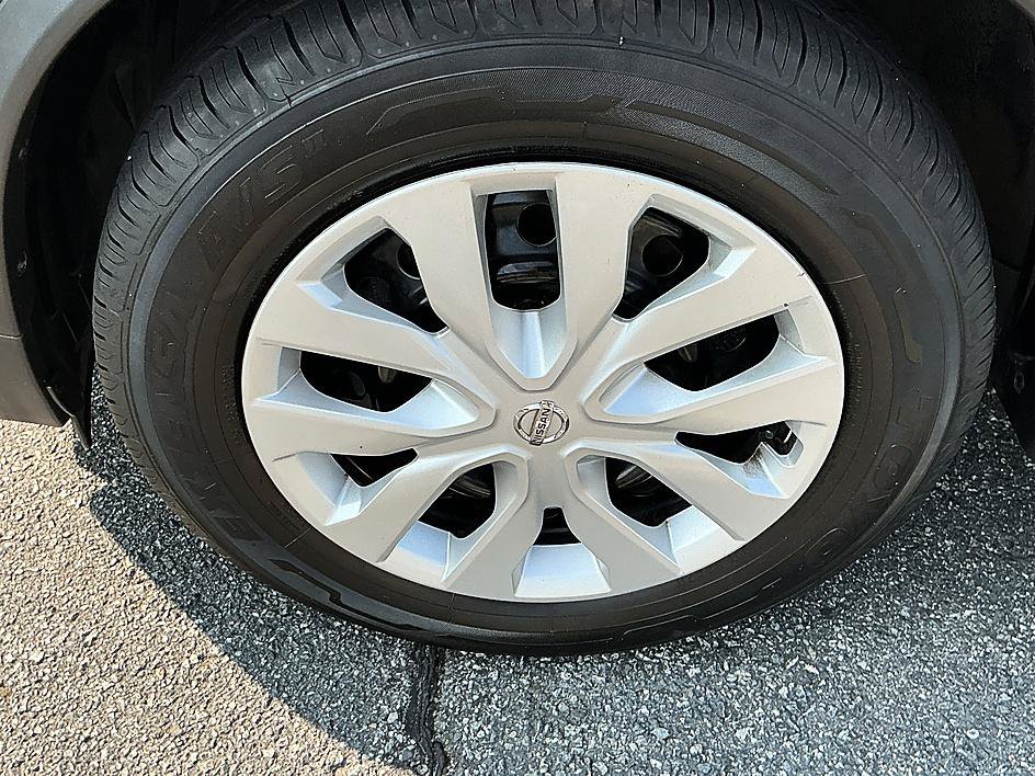 Used 2017 Nissan Rogue S AWD/4WD image 8
