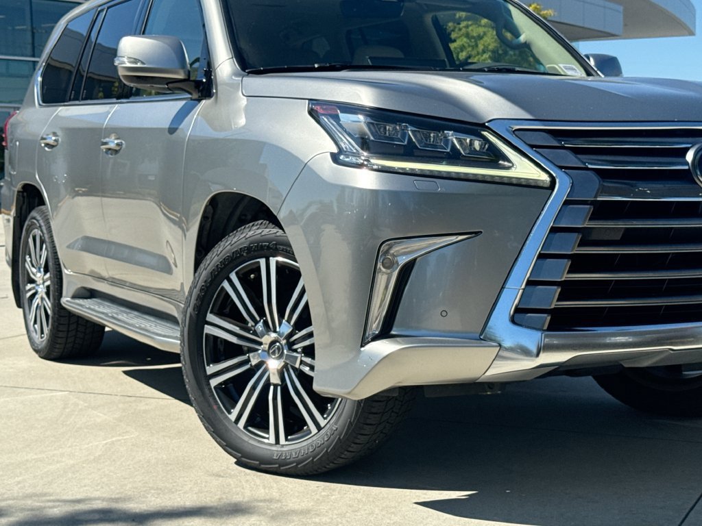 Used 2019 Lexus LX 570 4WD w/ Luxury Package image 9