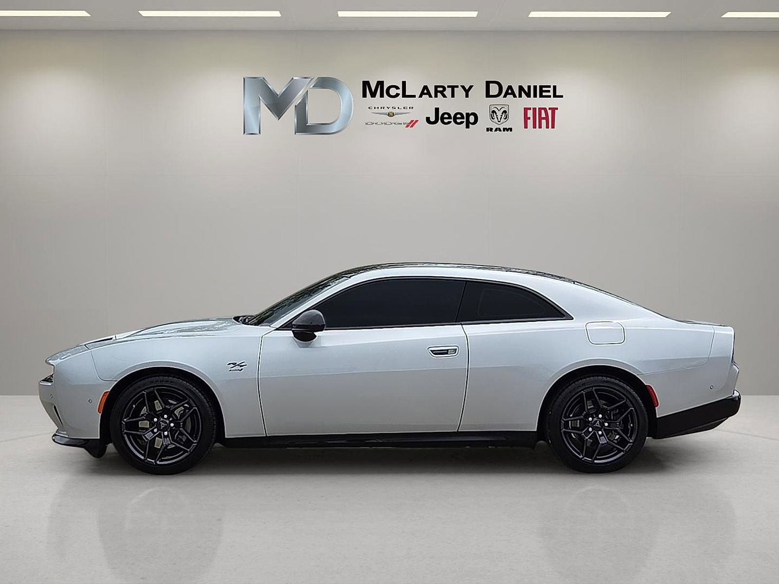 Used 2024 Dodge Charger Daytona R/T w/ Plus Group AWD/4WD image 3