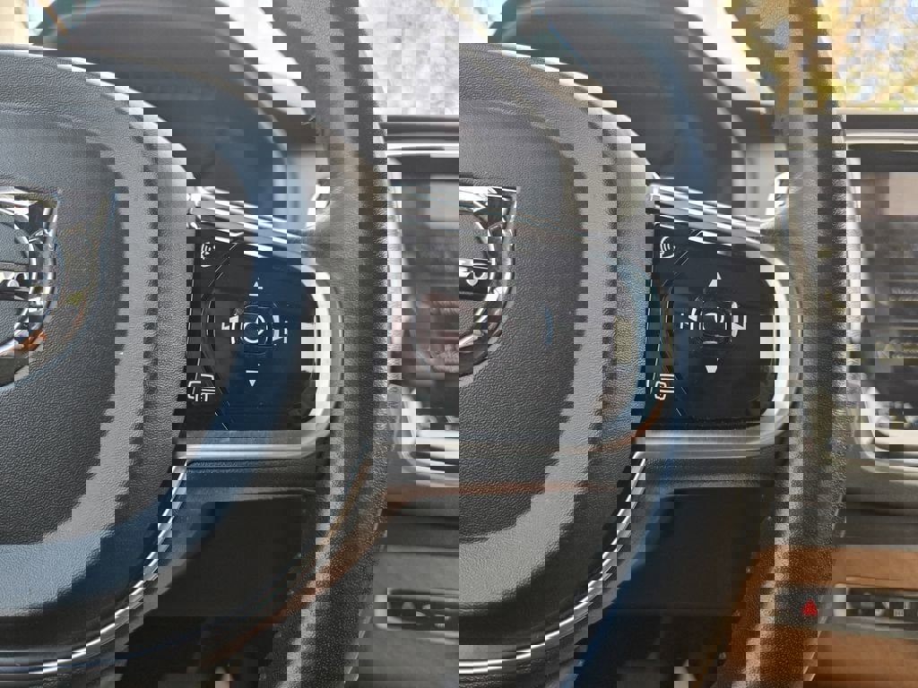 Used 2018 Volvo XC90 T8 Inscription w/ Convenience Package image 17