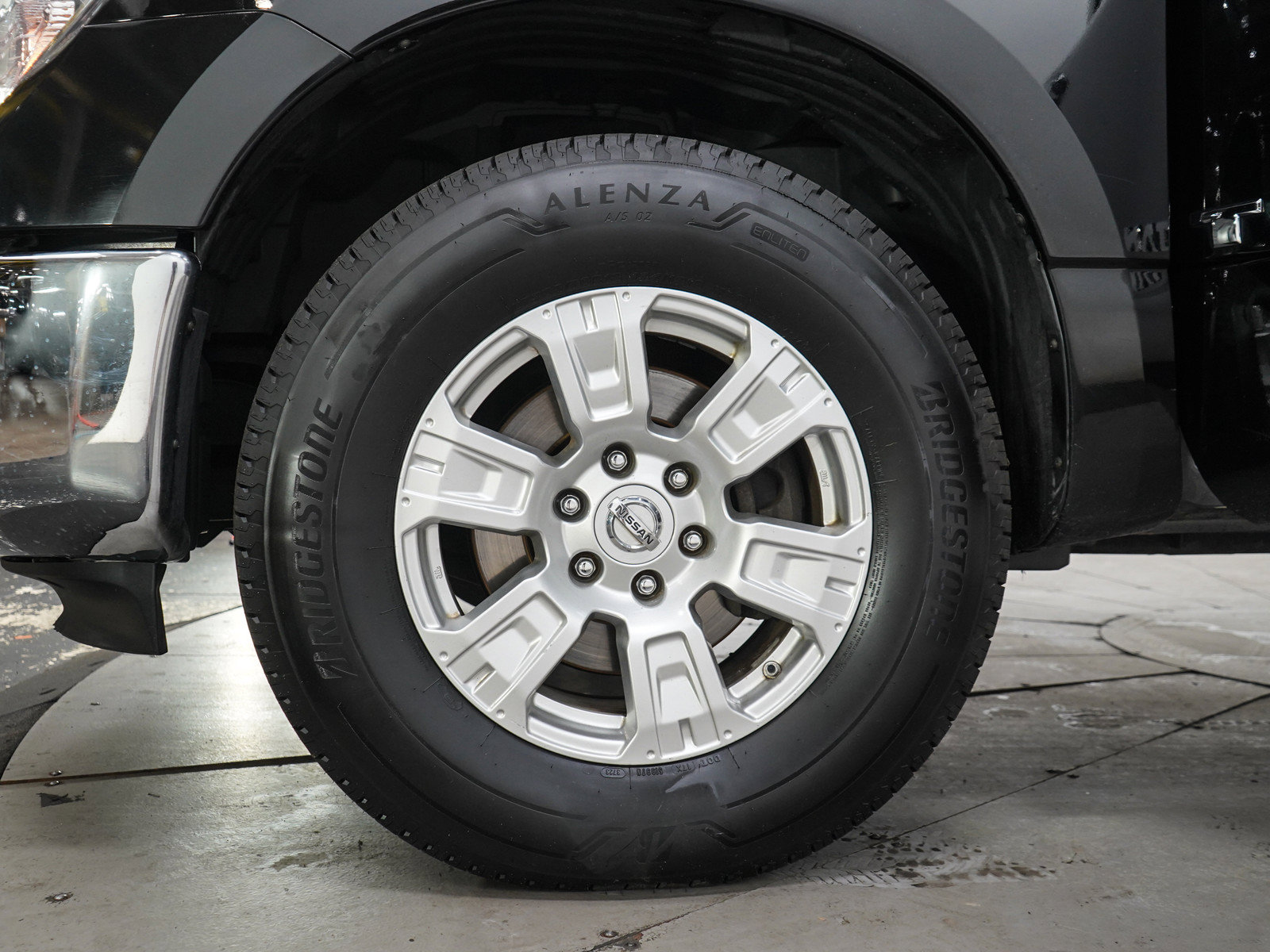 Used 2017 Nissan Titan SV AWD/4WD image 28
