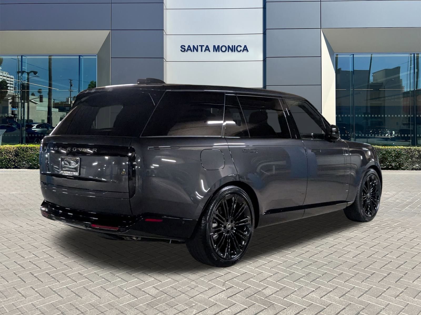 New 2025 Land Rover Range Rover Long Wheelbase SE image 2