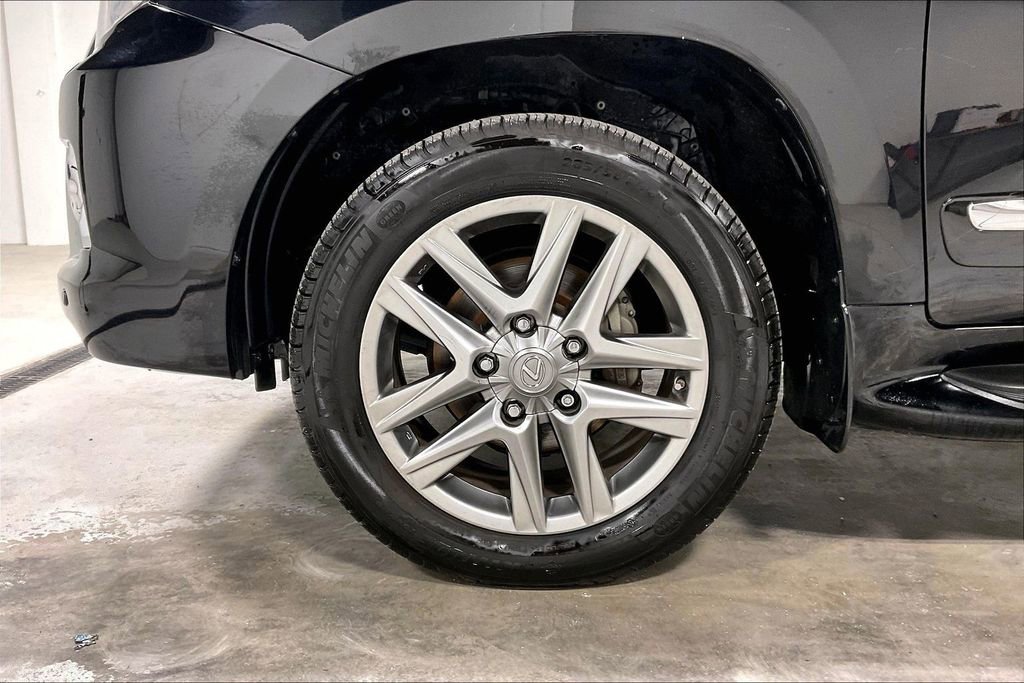 Used 2013 Lexus LX 570 4WD w/ Luxury Pkg image 10