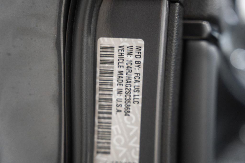 New 2025 Jeep Grand Cherokee Laredo X w/ Trailer Tow Package image 35